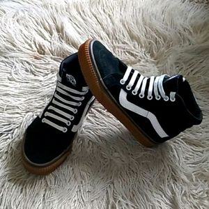 Vans sk8-hi size 7 off the walls shoes